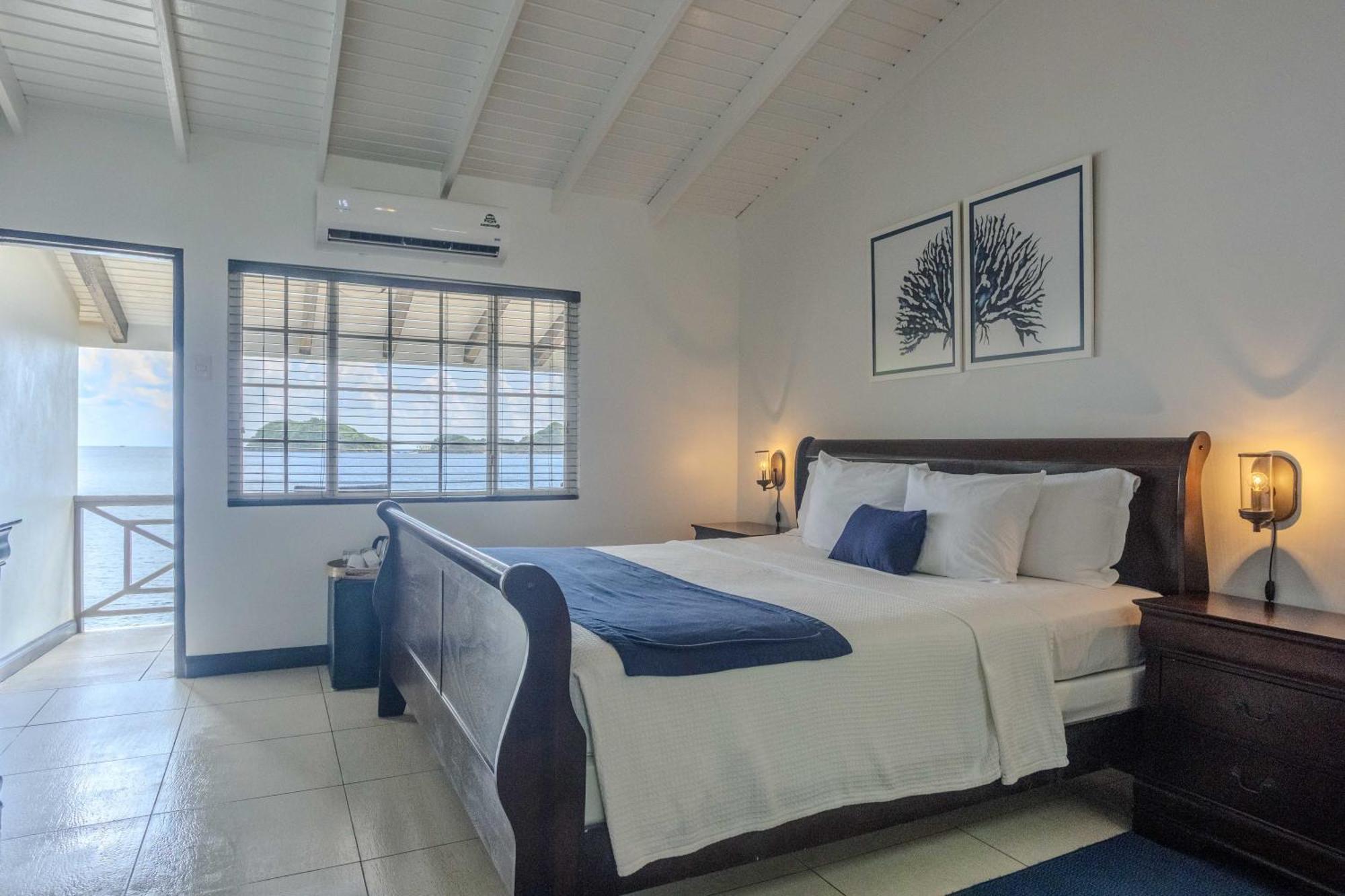 Blue Waters Inn Speyside Екстер'єр фото