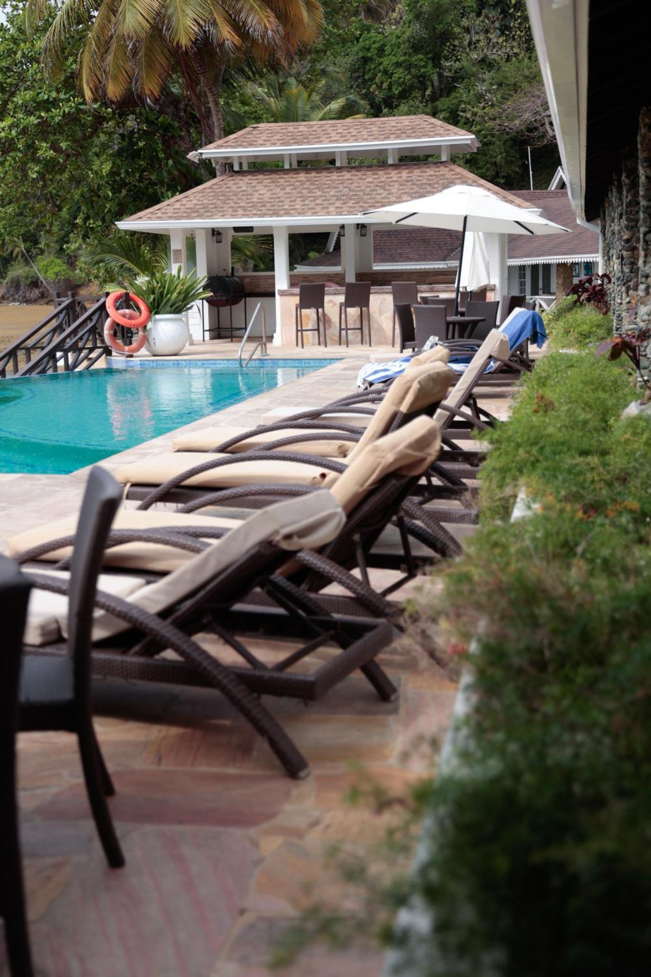 Blue Waters Inn Speyside Екстер'єр фото