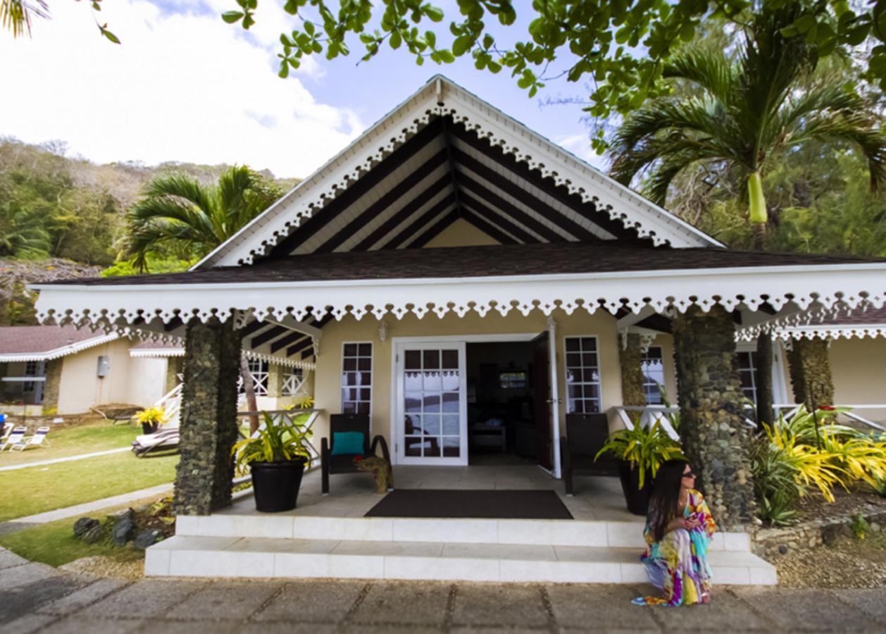 Blue Waters Inn Speyside Екстер'єр фото