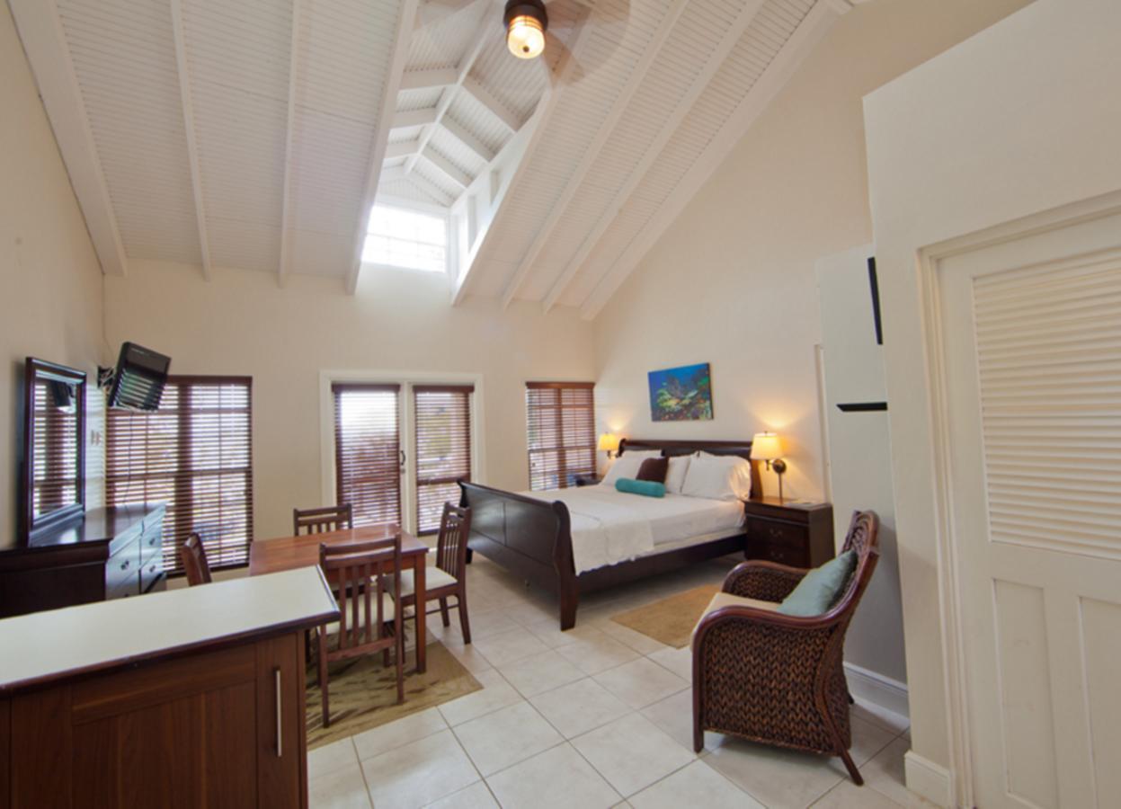 Blue Waters Inn Speyside Екстер'єр фото