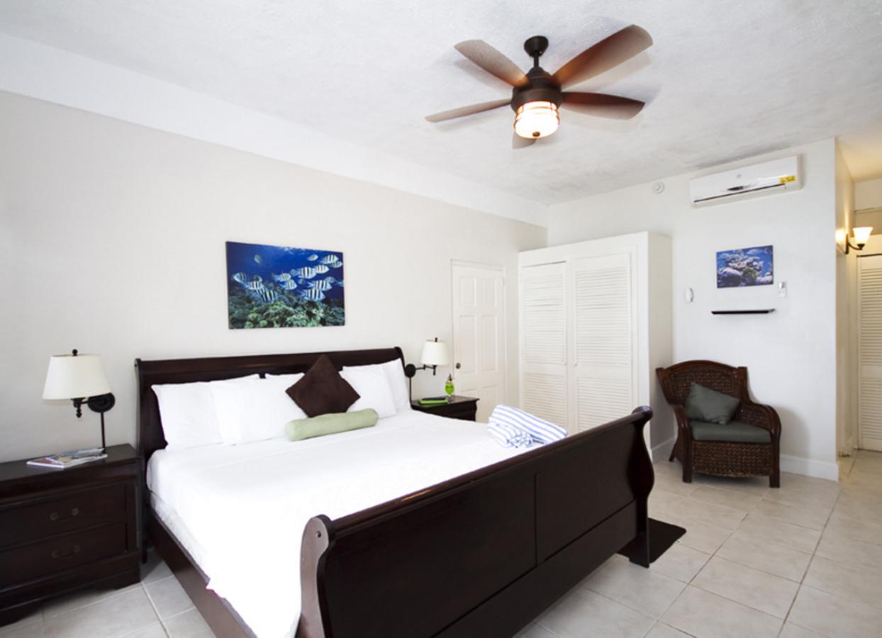 Blue Waters Inn Speyside Екстер'єр фото
