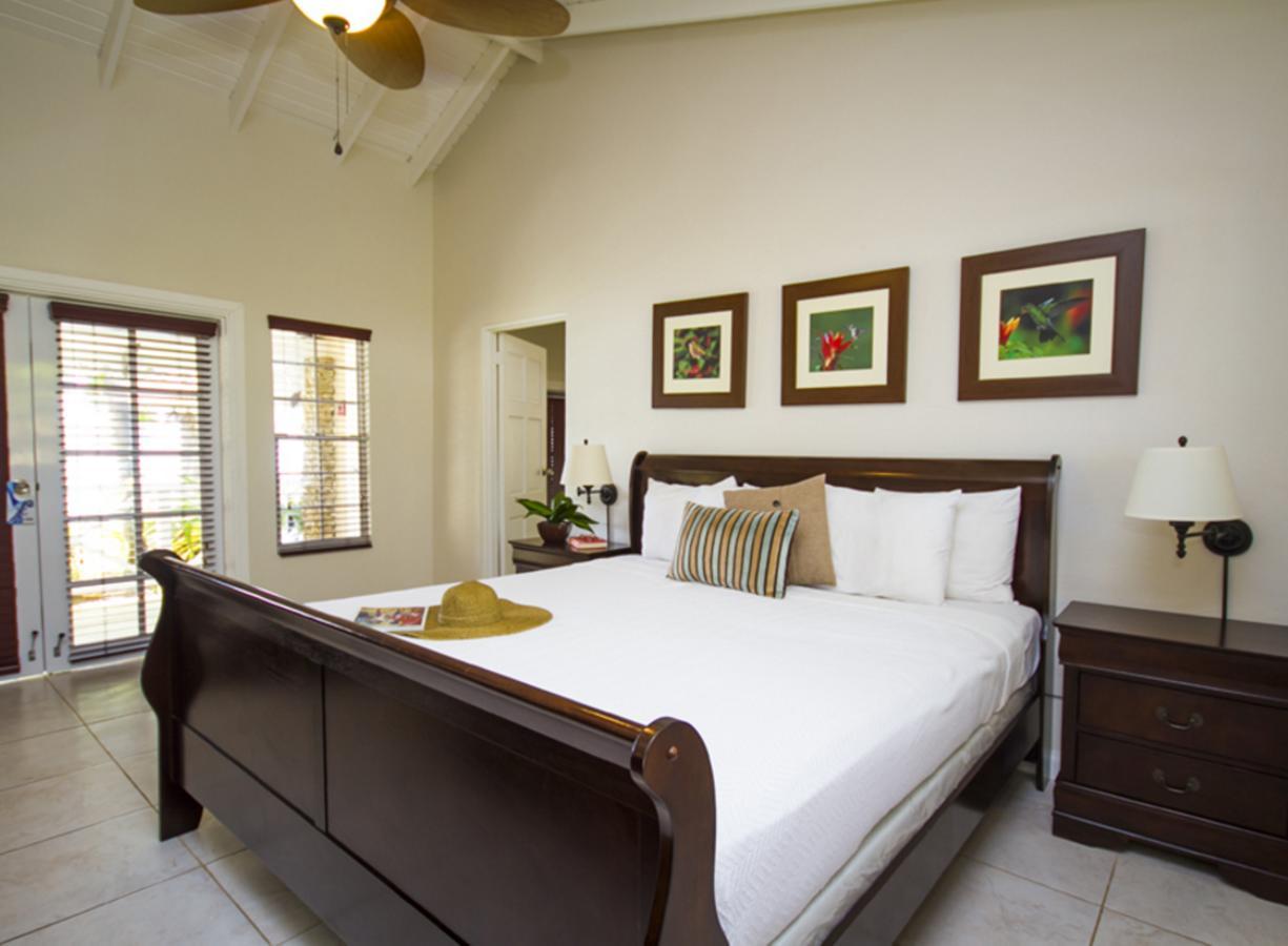 Blue Waters Inn Speyside Екстер'єр фото