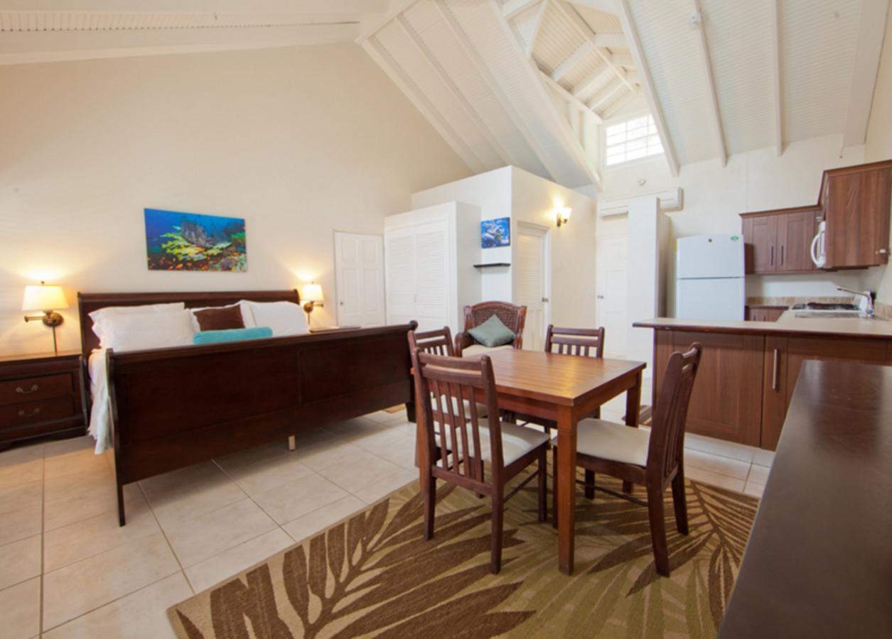 Blue Waters Inn Speyside Екстер'єр фото