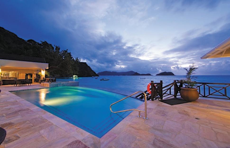 Blue Waters Inn Speyside Екстер'єр фото