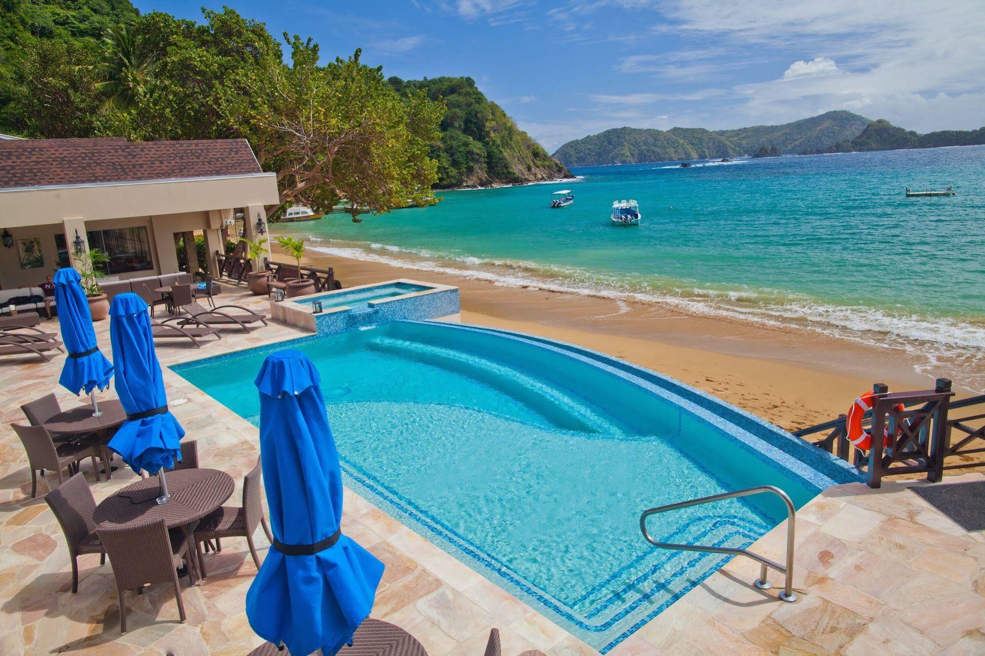 Blue Waters Inn Speyside Екстер'єр фото